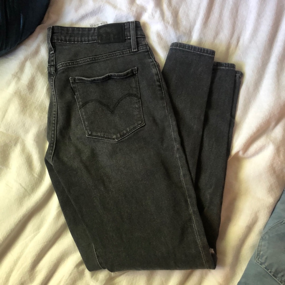 black levis jeans